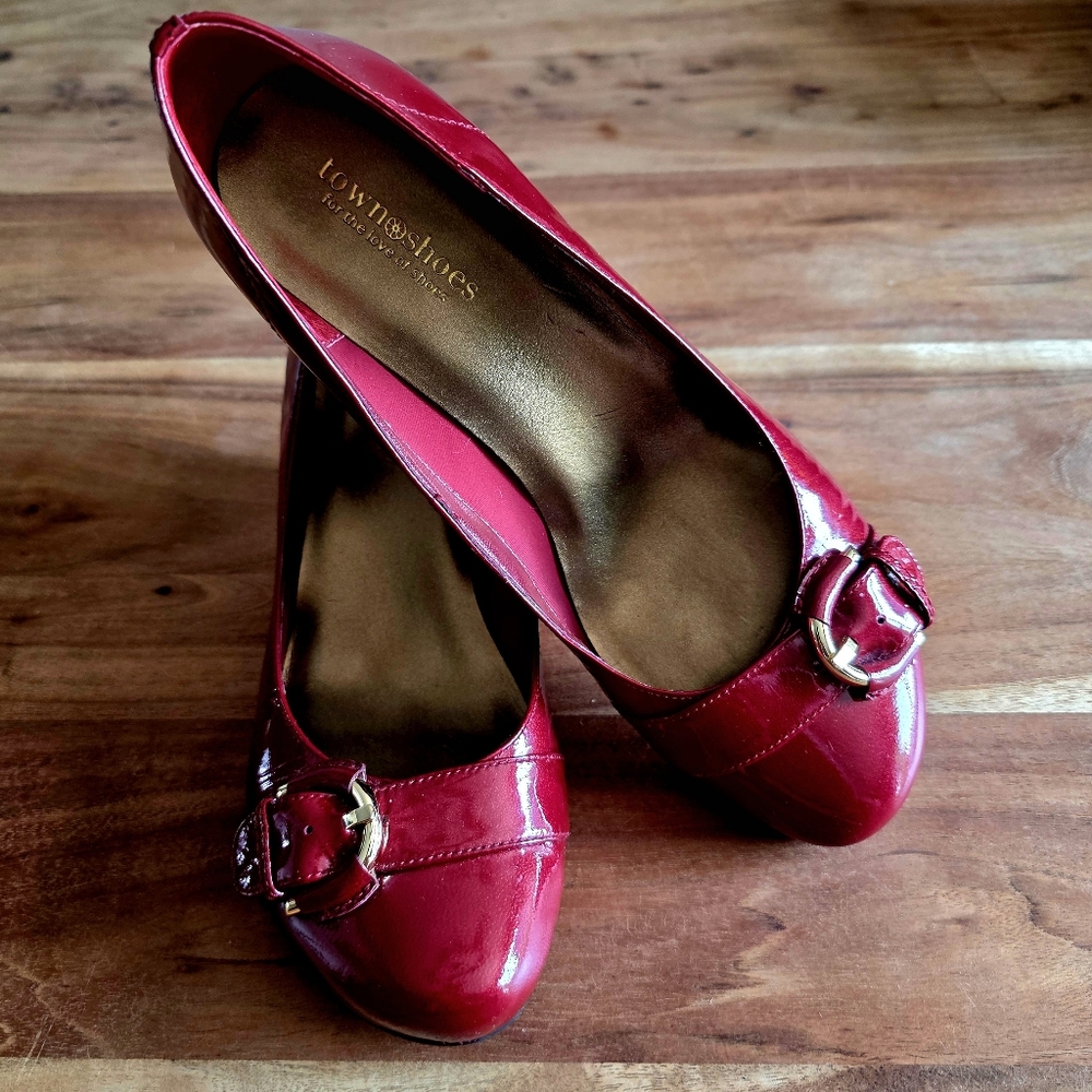 Town Shoes, Red patent leather wedge pumps with a buckle detail, Size 9.5